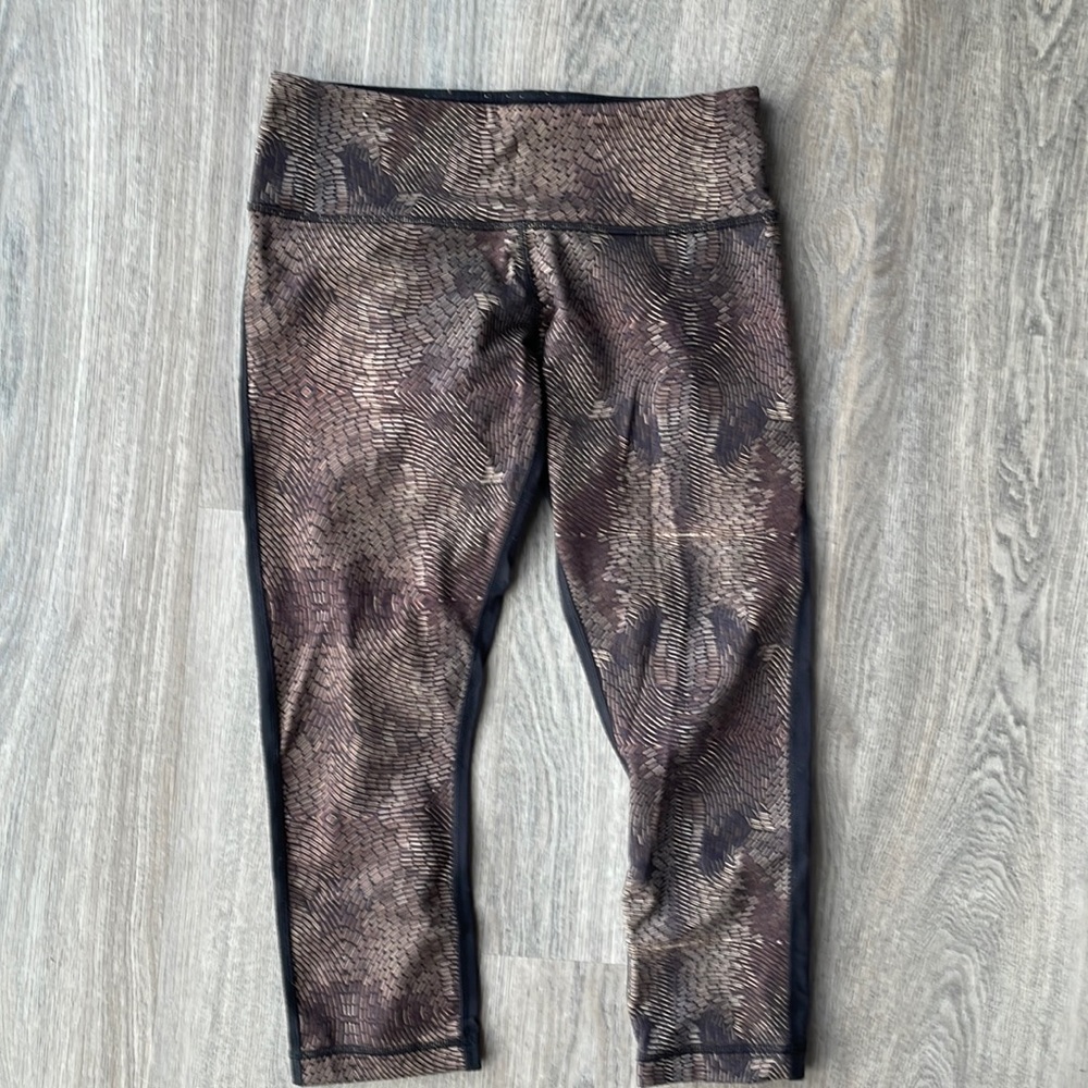Lululemon Women’s Activewear Cropped Leggings
